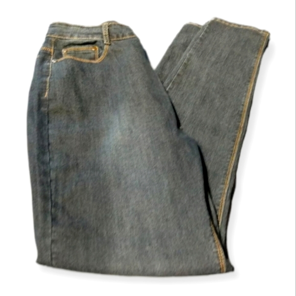 U W J Woman Blue Jeans SZ 15/16 High Rise Mom Jeans Stretch - Picture 1 of 7